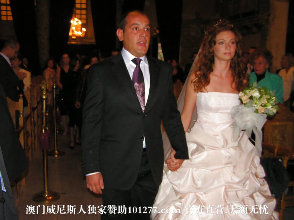 外国新娘和她婚纱下的身体——新娘早晨起床实录【13P】