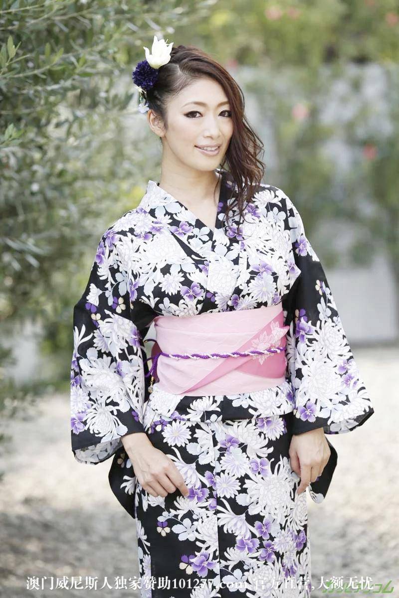 我最喜欢的日本女优小早川怜子被两个男优凌辱【22P】
