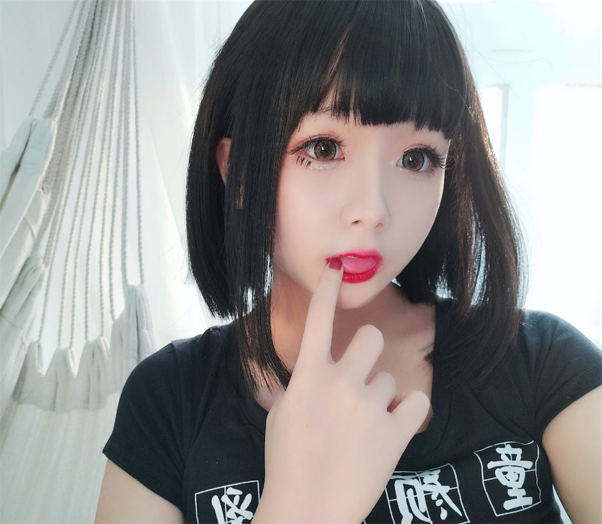 日奈娇 童颜巨乳私服